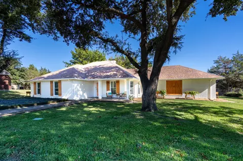 1505 Williamsburg Ct, Ennis, TX 75119