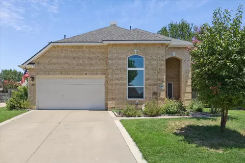 8408 Island Ct, Fort Worth, TX 76137