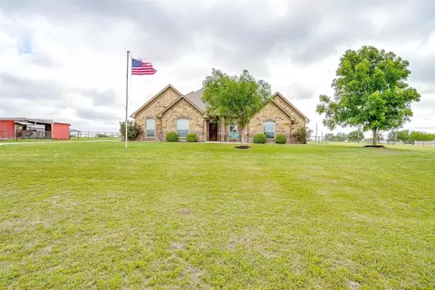 5633 Veal Station Rd, Weatherford, TX 76085