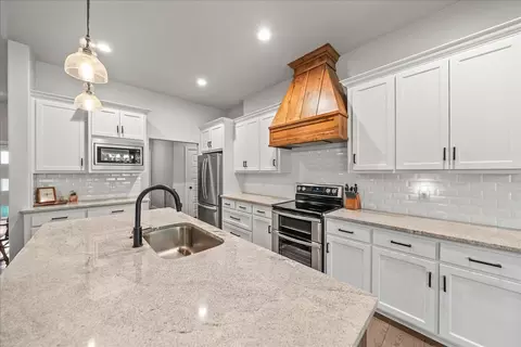 184 Lakeview Cir, Pilot Point, TX 76258 photo 13