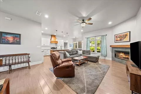 184 Lakeview Cir, Pilot Point, TX 76258 photo 8