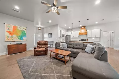 184 Lakeview Cir, Pilot Point, TX 76258 photo 11