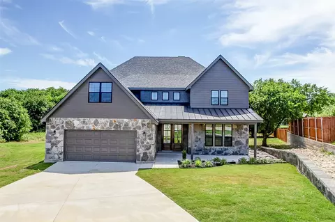 8140 Angel Ct, Fort Worth, TX 76126