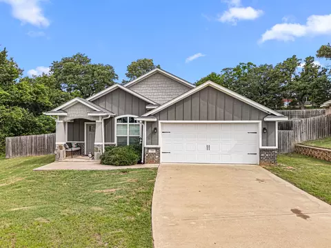 105 Mission Crest Cir, Lindale, TX 75771