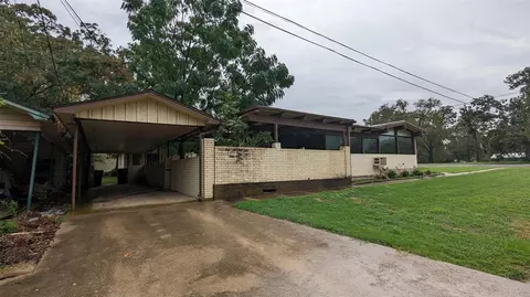 119 E College St, Fairfield, TX 75840