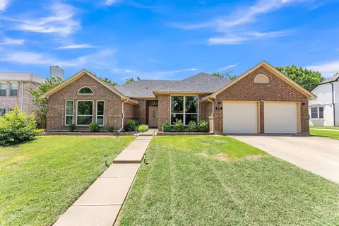 507 Aurora Dr, Euless, TX 76039