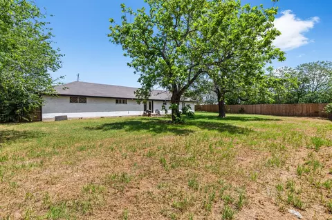 Exterior - 1145 E Sunset St, Waco, TX 76704 photo 5 of 9