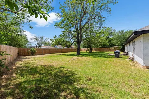 Exterior - 1145 E Sunset St, Waco, TX 76704 photo 8 of 9