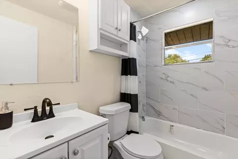 Bath - 1145 E Sunset St, Waco, TX 76704 photo 1 of 2