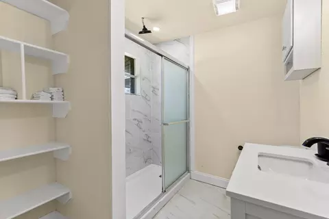 Bath - 1145 E Sunset St, Waco, TX 76704 photo 2 of 2
