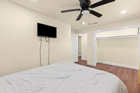 Bedroom - 1145 E Sunset St, Waco, TX 76704 photo 4 of 6