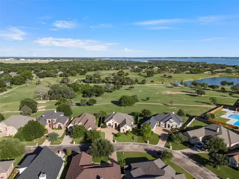 41 N Shore Cir, Waco, TX 76708