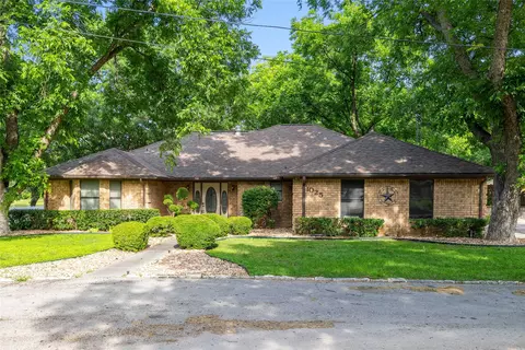 1025 S Lamar St, De Leon, TX 76444