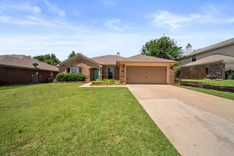 741 Oak Dale Ave, Lake Dallas, TX 75065