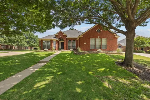 712 Saint Robby Dr, Mansfield, TX 76063