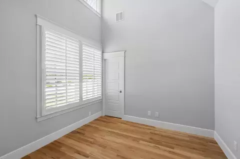 526 E Worth St, Grapevine, TX 76051 photo 31