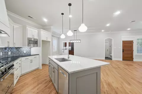 526 E Worth St, Grapevine, TX 76051 photo 12