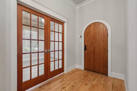 526 E Worth St, Grapevine, TX 76051 photo 3
