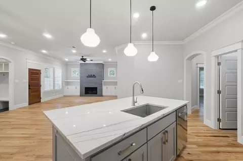 526 E Worth St, Grapevine, TX 76051 photo 15
