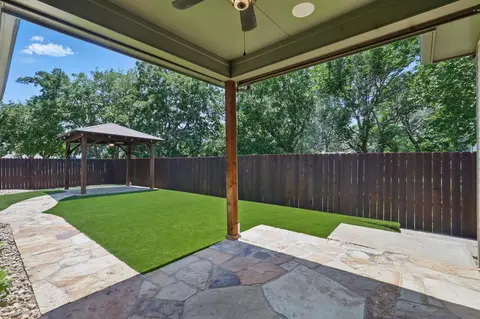 526 E Worth St, Grapevine, TX 76051 photo 32