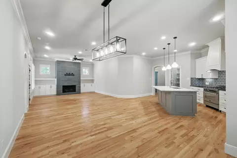 526 E Worth St, Grapevine, TX 76051 photo 7