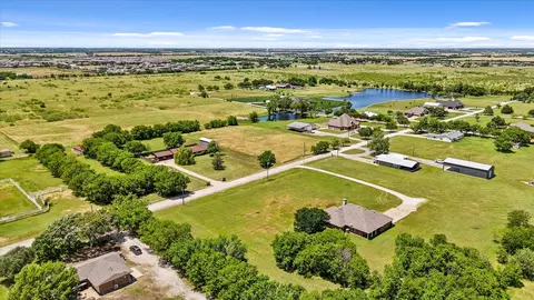 11062 Mesquite Hill Rd, Sanger, TX 76266