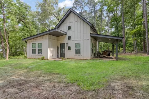 299 Southshore Dr, Lone Star, TX 75668