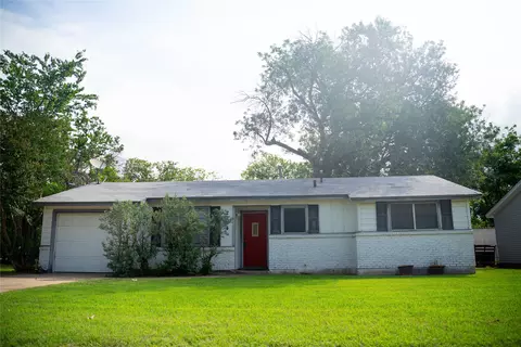 2204 13th St, Brownwood, TX 76801