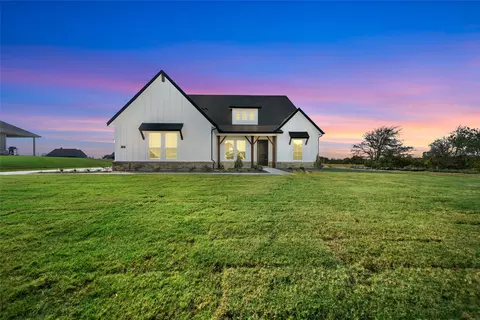 14 Louis Rd, Sherman, TX 75090