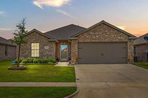 1907 Yale St, Farmersville, TX 75442