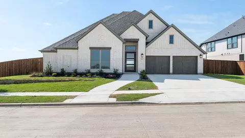 10453 Gray Hills Dr, Fort Worth, TX 76126