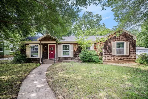 702 W Simmons St, Weatherford, TX 76086