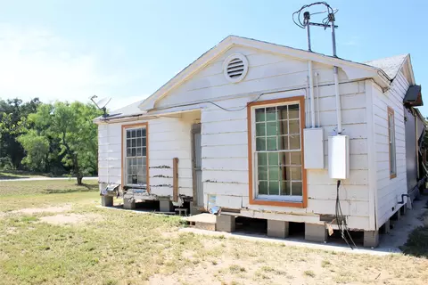 501 E Church St, San Saba, TX 76877