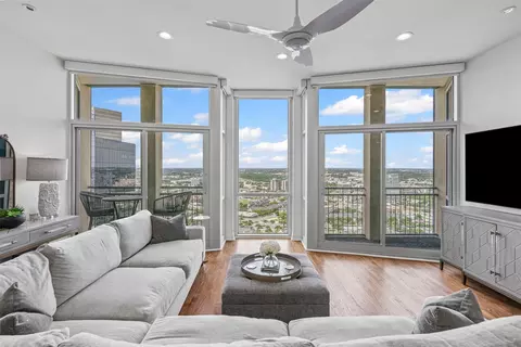500 Throckmorton St #2707, Fort Worth, TX 76102