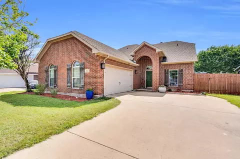107 Oak Hollow Ln, Red Oak, TX 75154