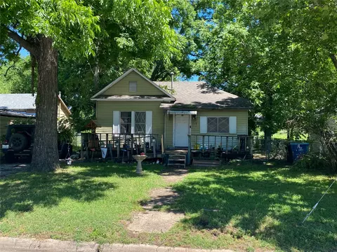 513 W Coffin St, Denison, TX 75020