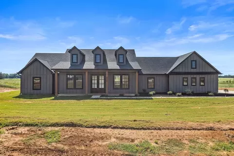 990 Dixie Estates Way, Whitesboro, TX 76273