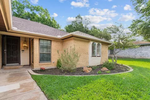 140 Amory Dr, Benbrook, TX 76126