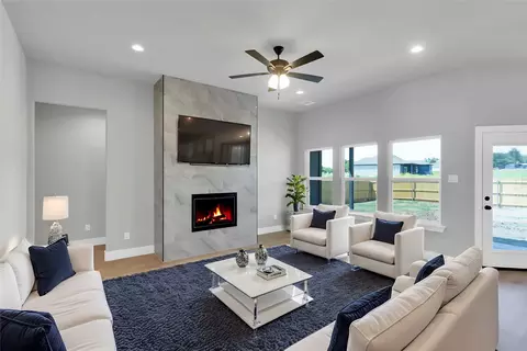 520 E Lamar St, Palmer, TX 75152