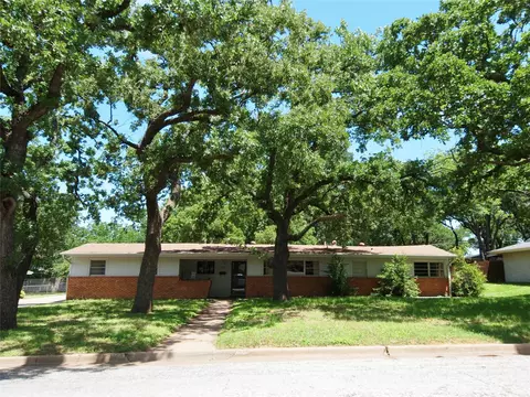 1431 Brazos St, Graham, TX 76450