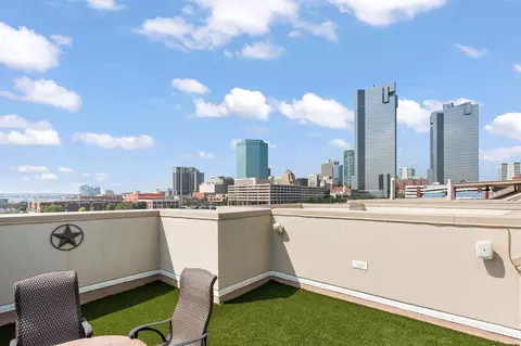706 E 1st St, Fort Worth, TX 76102