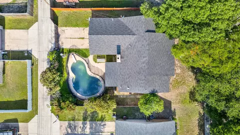 745 Oakland St, Grand Prairie, TX 75052