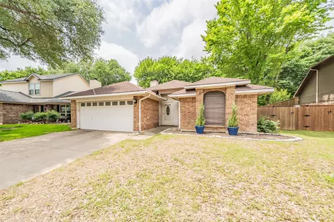 5622 Polo Club Dr, Arlington, TX 76017