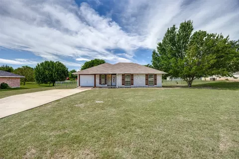 505 W Thomas St, Leonard, TX 75452