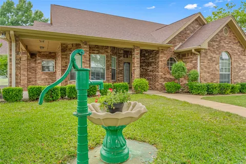 100 Wood Creek Dr, Gatesville, TX 76528