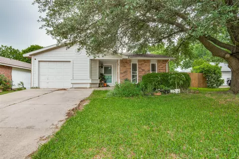 125 London Ln, Glenn Heights, TX 75154