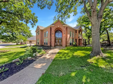 6029 Bellaire Dr, Benbrook, TX 76132