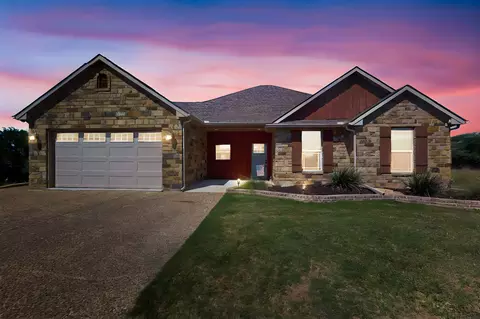 140 Harbour Town Dr, Graford, TX 76449