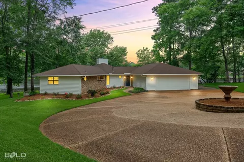 1863 Glen Cove Dr, Benton, LA 71006