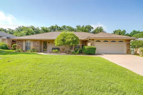 1103 Dirkson St, Weatherford, TX 76086